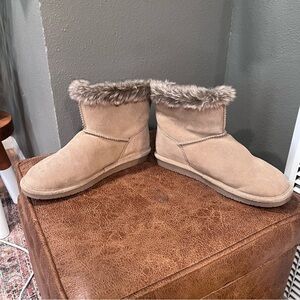BEARPAW Cozy Tan Fur-Lined Women's Boots size 9